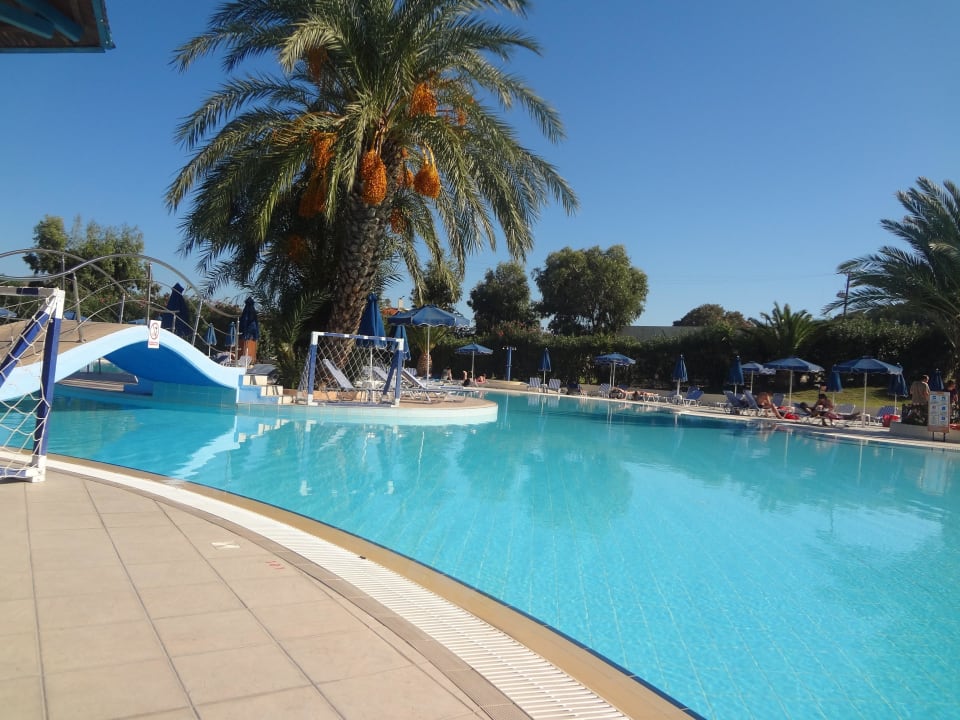 Sehr schöner Pool Kresten Palace Hotel