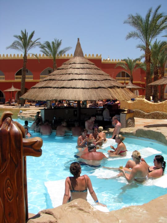 Bartreff im Aktiv Pool Pickalbatros Alf Leila Wa Leila Resort - Neverland Hurghada