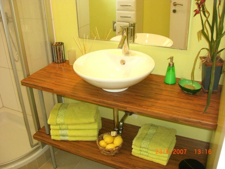 Zimmer Lakeside Apartments