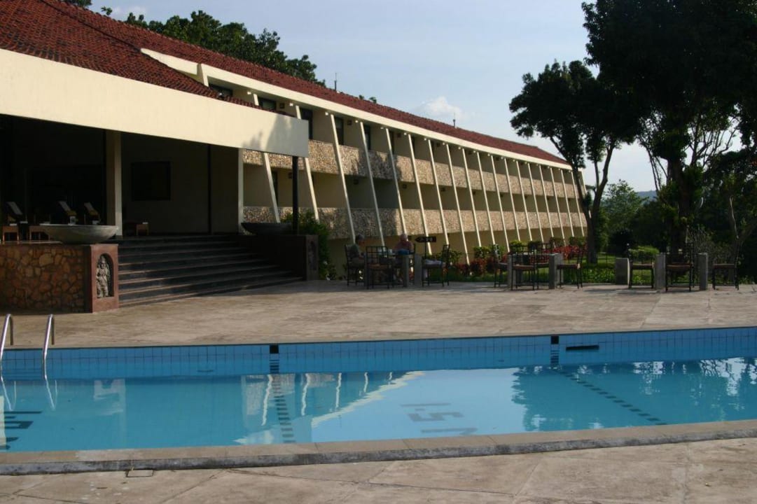 Blick auf die Zimmmer und den Hotelpool Hotel Royal Lotus