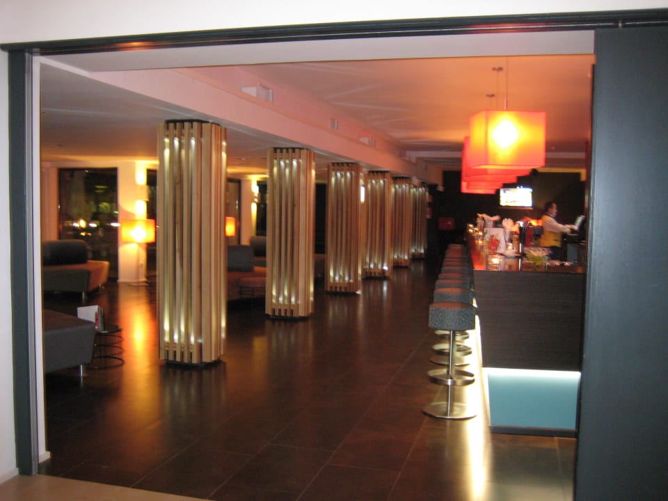 Bar innen Iberostar Waves Bahia de Palma