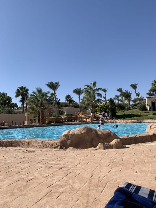 Pool Parrotel Beach Resort