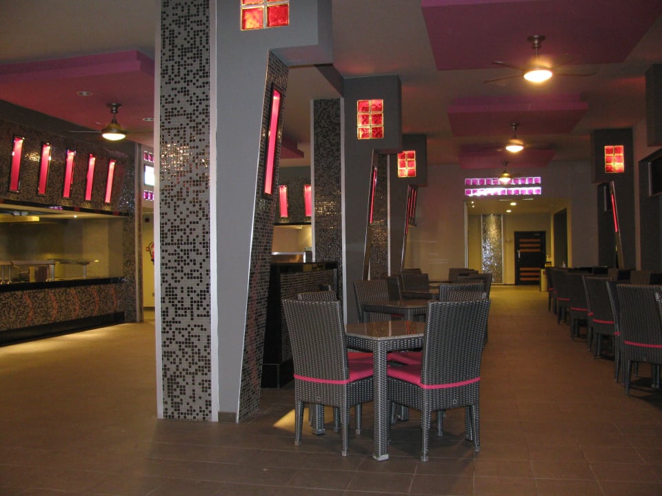 Strandrestaurant Taino am Abend Hotel Riu Palace Bavaro