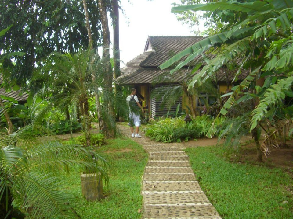 Wege zum Bungalow Moracea by Khao Lak Resort