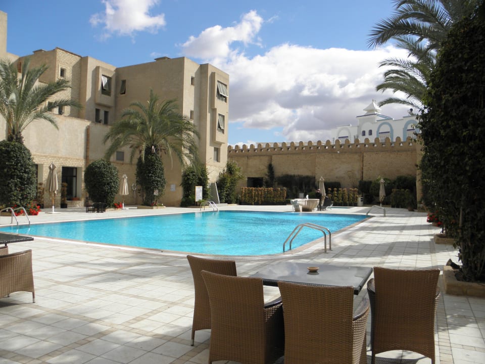 Innenhof mit Pool Hotel La Kasbah