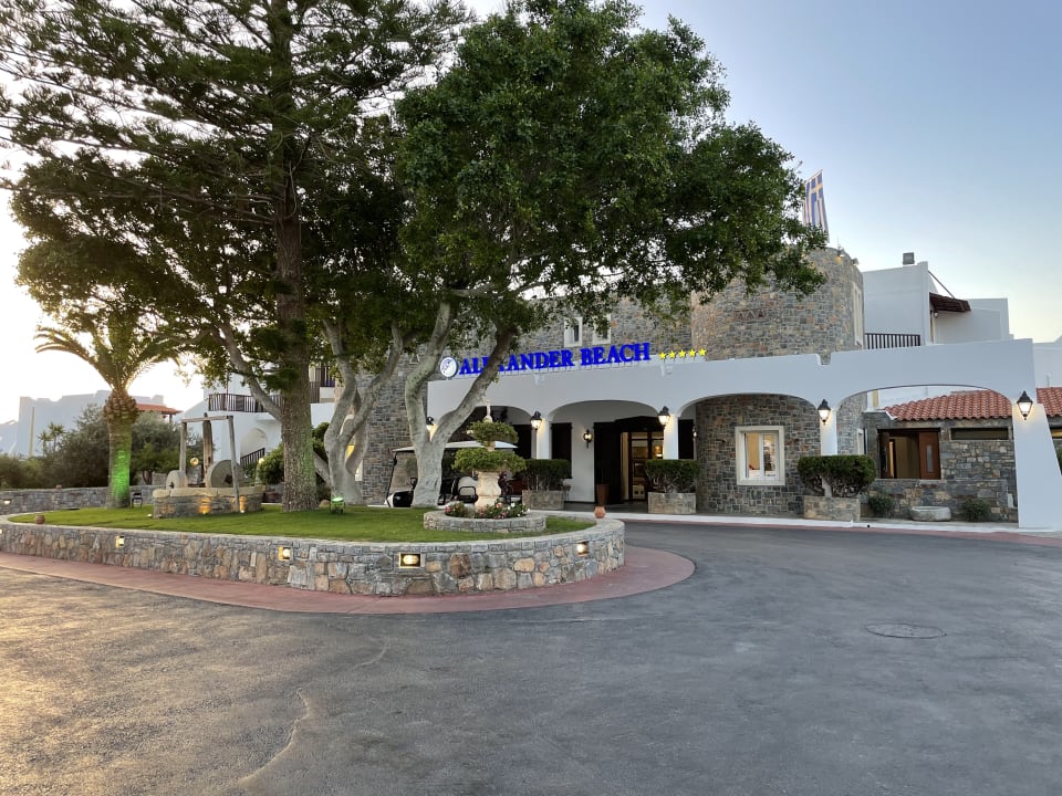 Außenansicht Alexander Beach Hotel & Village Resort