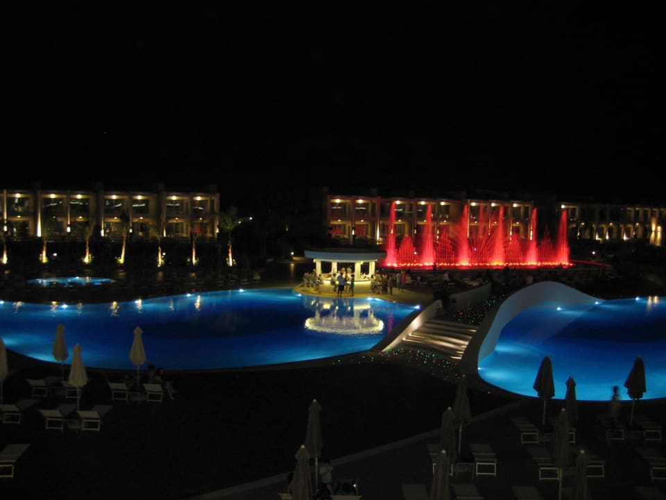 Tägliche Wasserfontainen-Show mit Musik Princess Andriana Resort & Spa