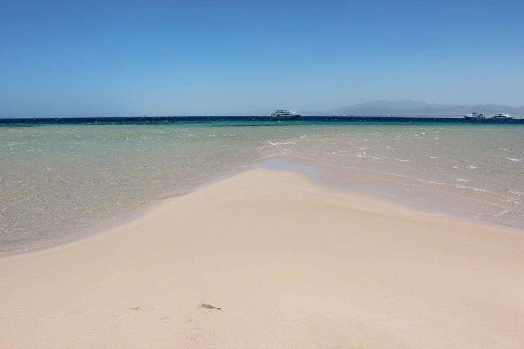 Die vorgelagerte Sandbank Hotel Sheraton Soma Bay Resort