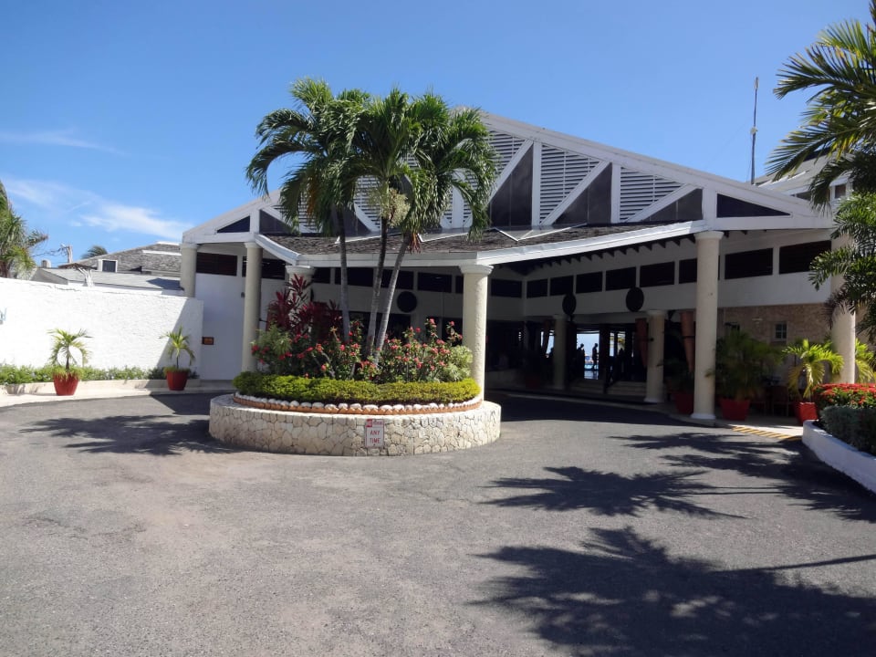 Hoteleingang Grand Muthu Club Caribbean Runaway Bay