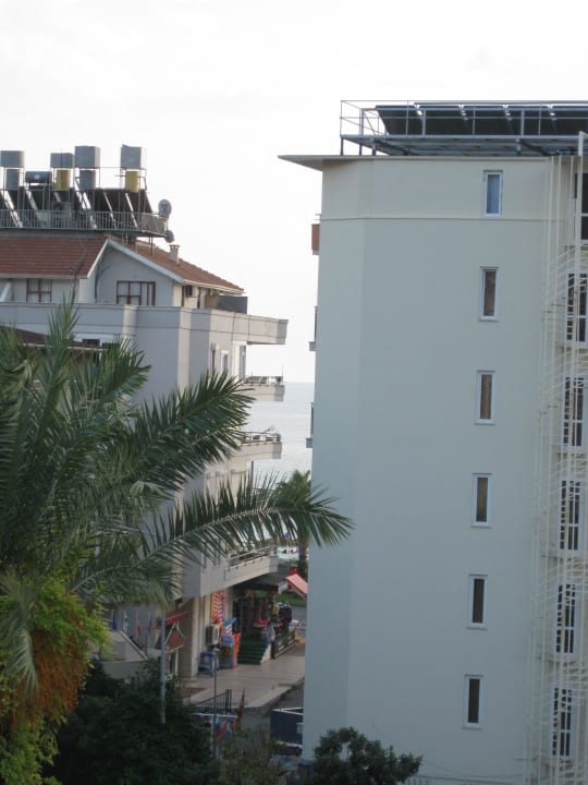 (Kleiner)Meerblick vom Balkon zwischen den Häusern Kleopatra Fatih Hotel