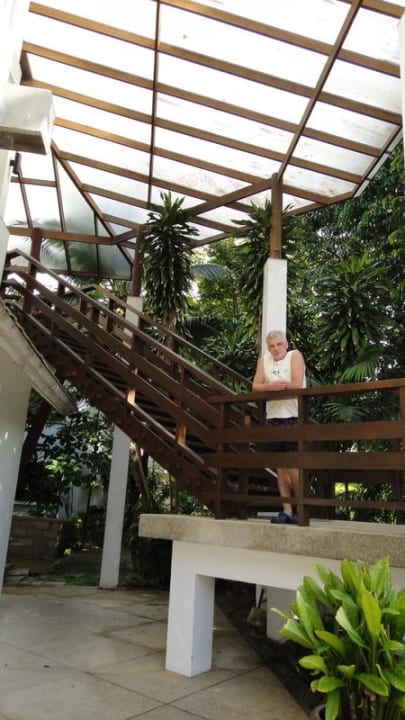 Лесенка в ресторан Peace Laguna Resort and Spa