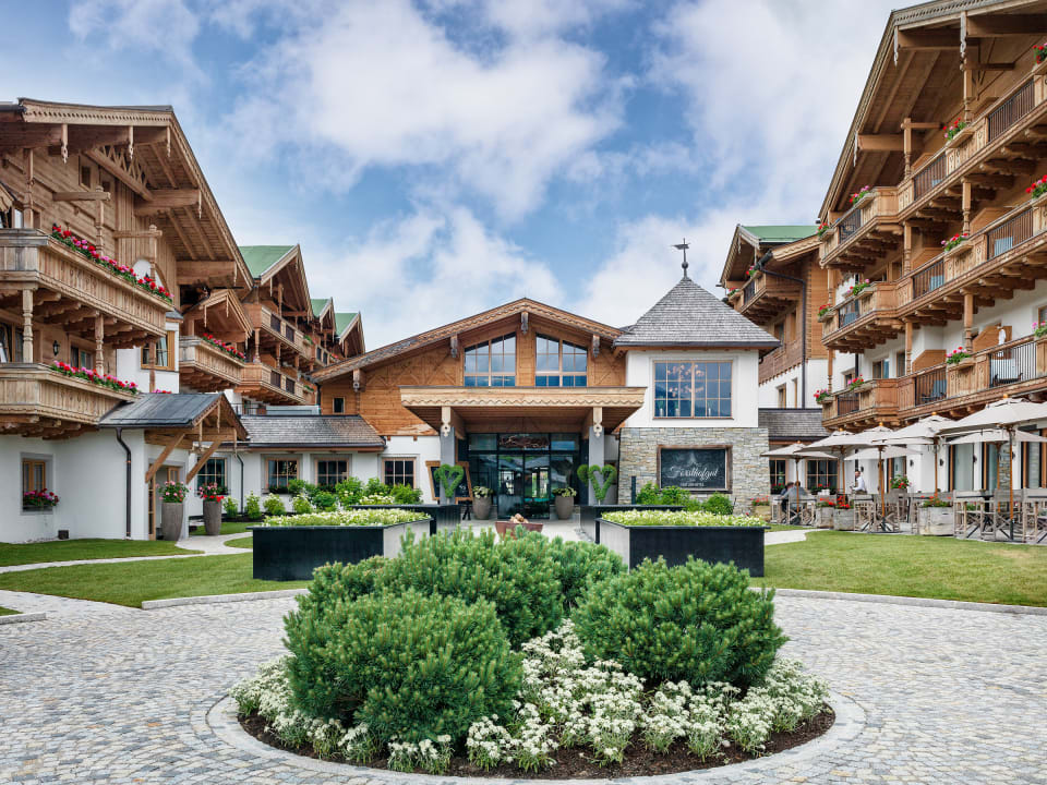 Außenansicht Naturhotel Forsthofgut