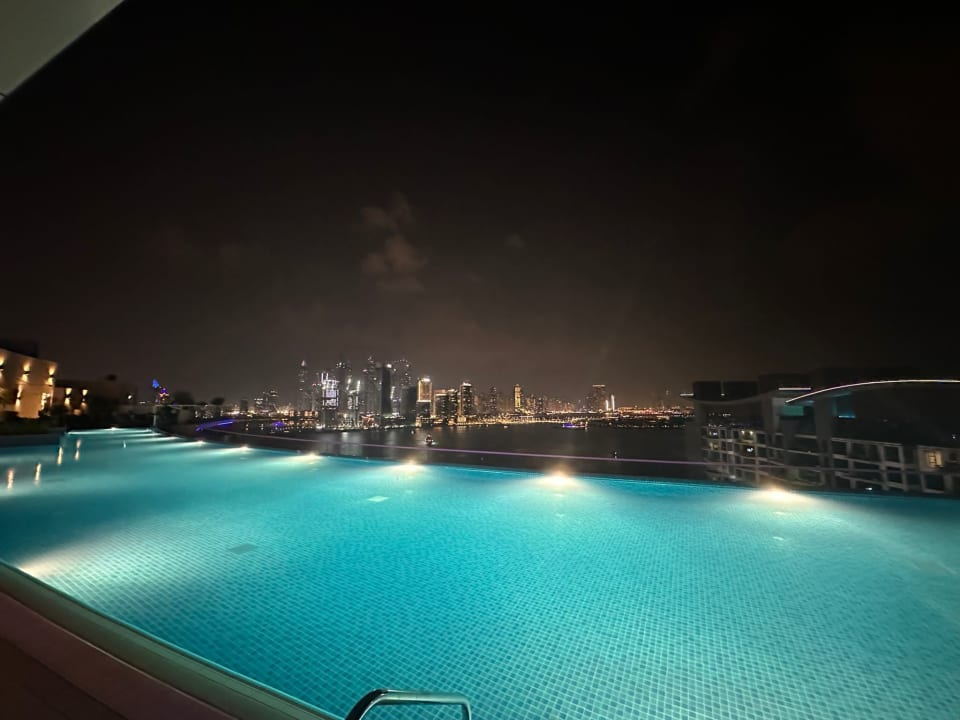 Pool NH Collection Dubai The Palm