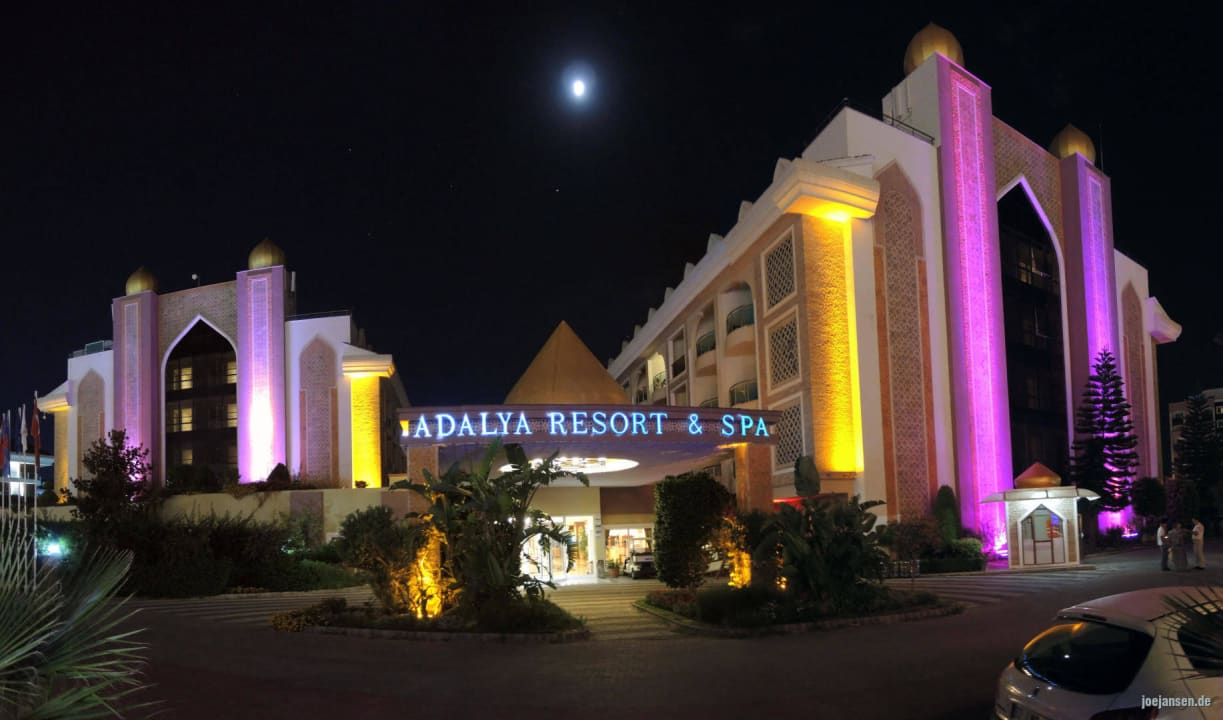 Adalya Eingang bei Nacht Adalya Resort & Spa - Adults Only