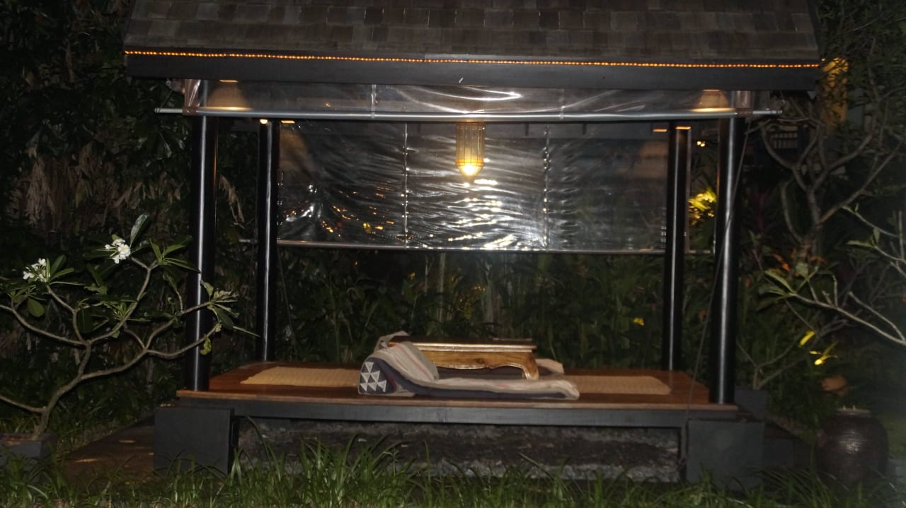 Liegen zum Relaxen im Garten Anantara Bophut Koh Samui Resort