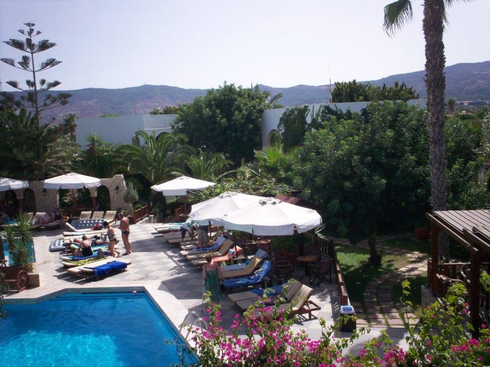 Am Pool Gaia Garden Hotel