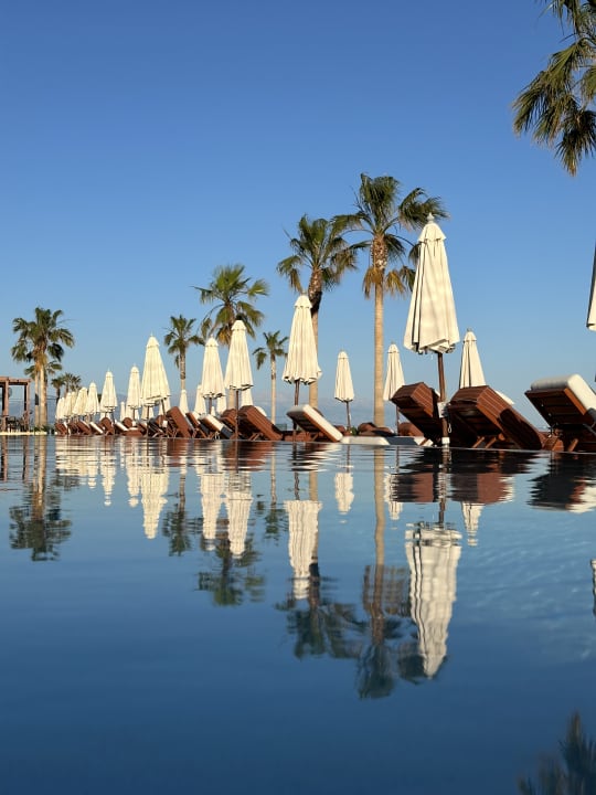 Pool The Royal Senses Resort, Curio Collection by Hilton