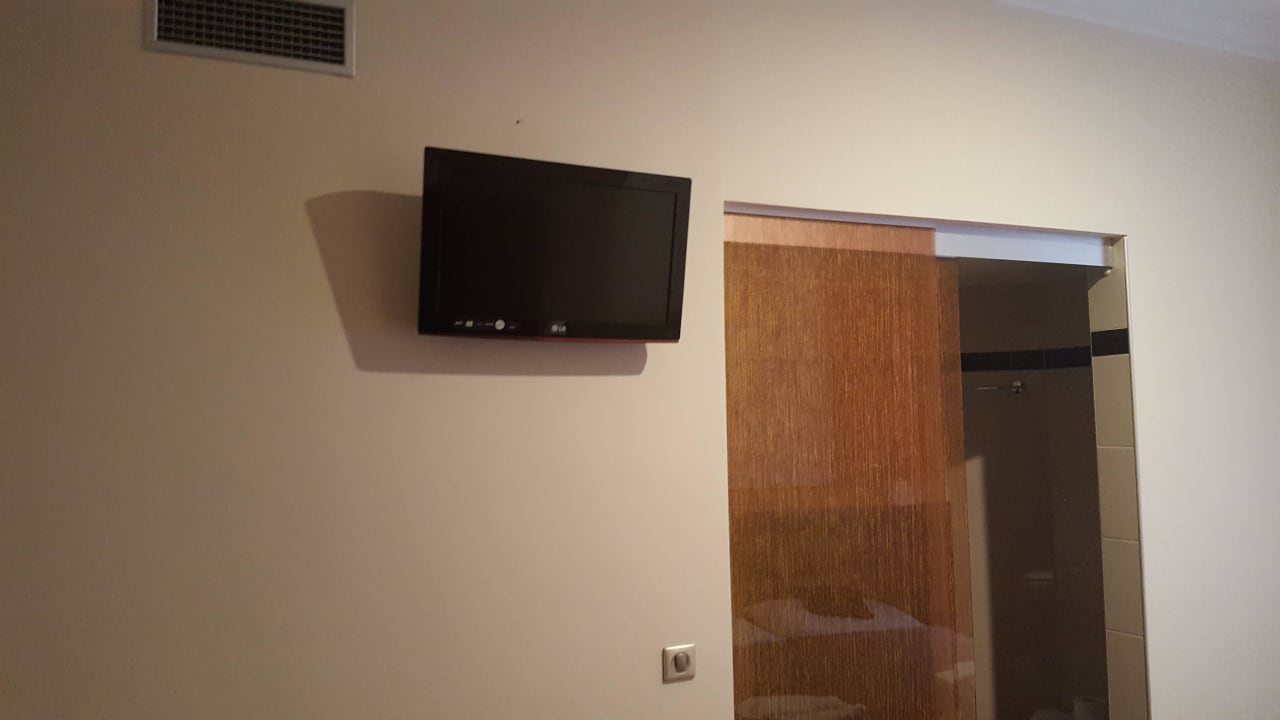 TV und Badeingang Hotel Prague Star