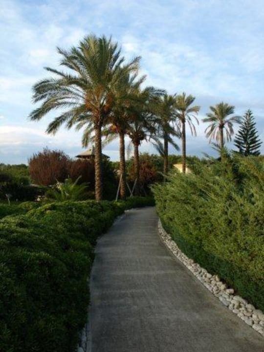 Piękne alejki spacerowe AQI Pegasos Resort