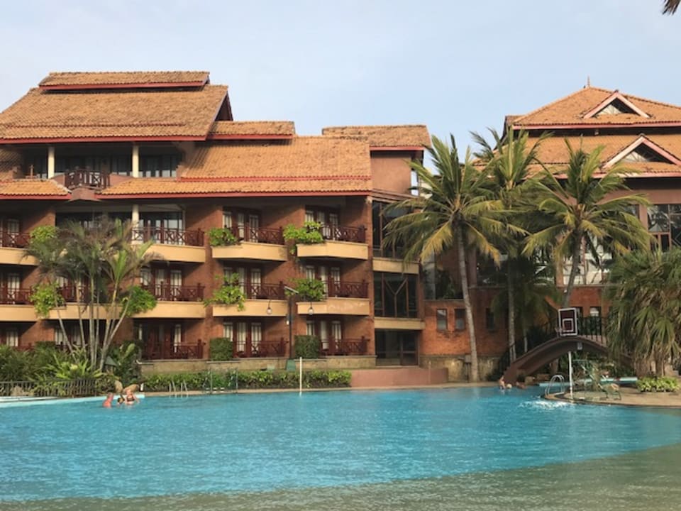 Pool Royal Palms Beach Hotel