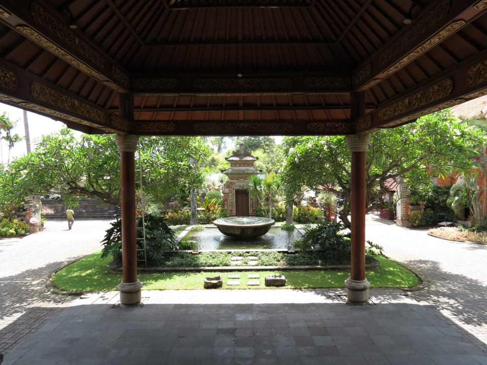 Einfahrt zum Hotel Hotel Keraton Jimbaran Resort