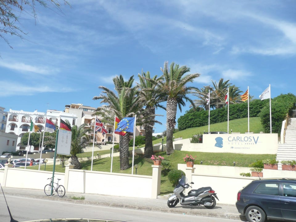 Blick von der Strasse zum Hotel Smy Carlos V Wellness & Spa Alghero