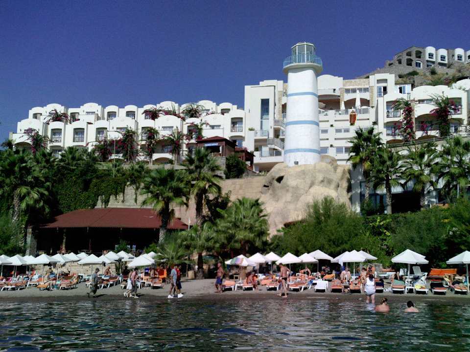 Hotel, Beachbar und Strand vom Wasser Jura Hotels Bodrum Resort