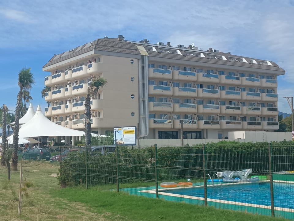 Außenansicht CAPRICI BEACH HOTEL & SPA