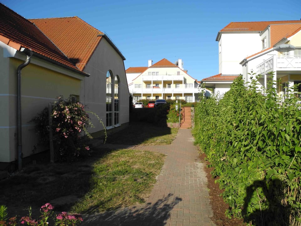 Blick in den Ferienpark, links das Schwimmbad Vineta Ferienpark Usedom