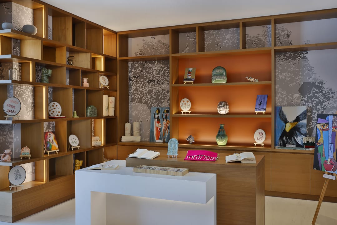 Lobby DoubleTree by Hilton Sharjah Waterfront Hotel & Residences