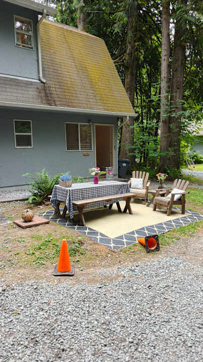 Gartenanlage Mountain Meadows Inn & Chalet Suites