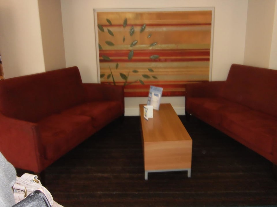 Lobby Holiday Inn Express London Croydon