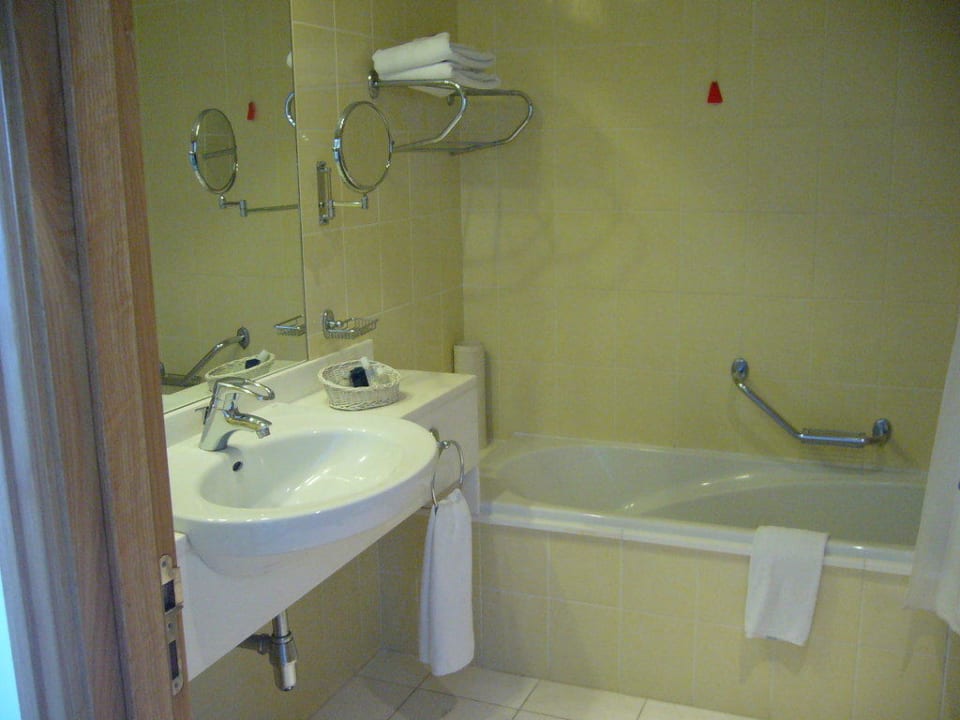 Bad mit Wanne Hotel Madeira Regency Cliff