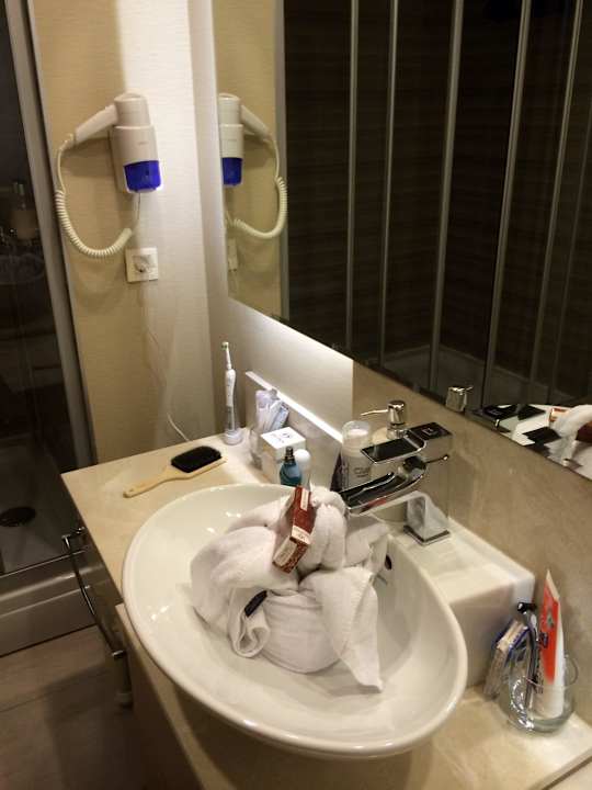 Bad vom Zimmer 6005 Hotel Delphin Imperial