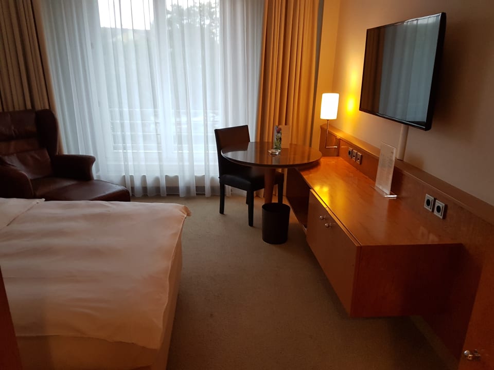 Zimmer Lindner Düsseldorf Airport, part of JdV by Hyatt