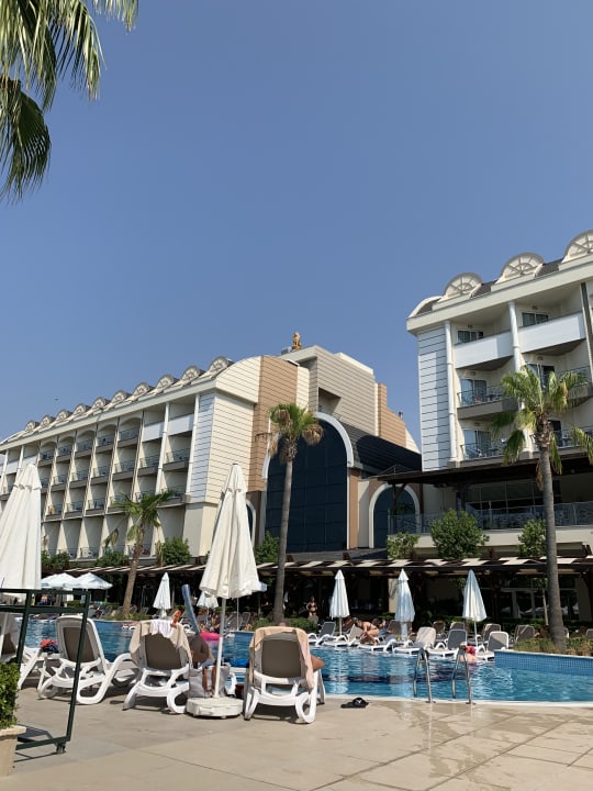 Pool Mary Hotel Side