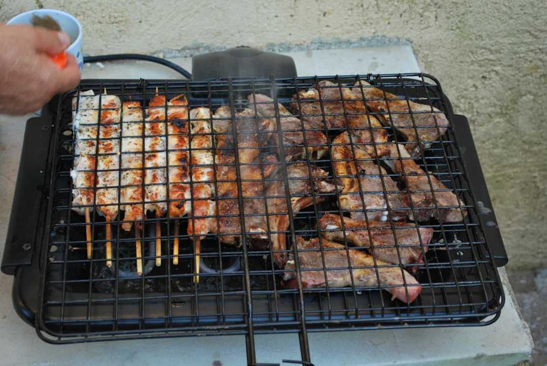 Grillabend  Pension To Konaki