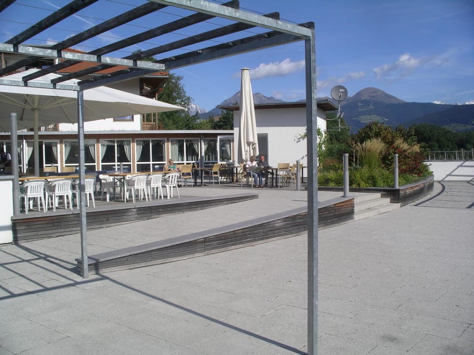 Terrasse riesig, aber ohne Liegen usw. Das Mühlwald - Quality Time Family Resort