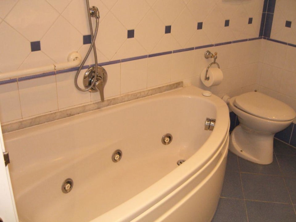 Badezimmer Grand Hotel Nizza et Suisse