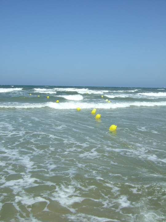 Flach abfallender Strand El Ksar Resort & Thalasso