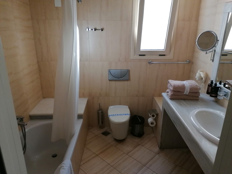 Zimmer Grand Blue Beach Hotel