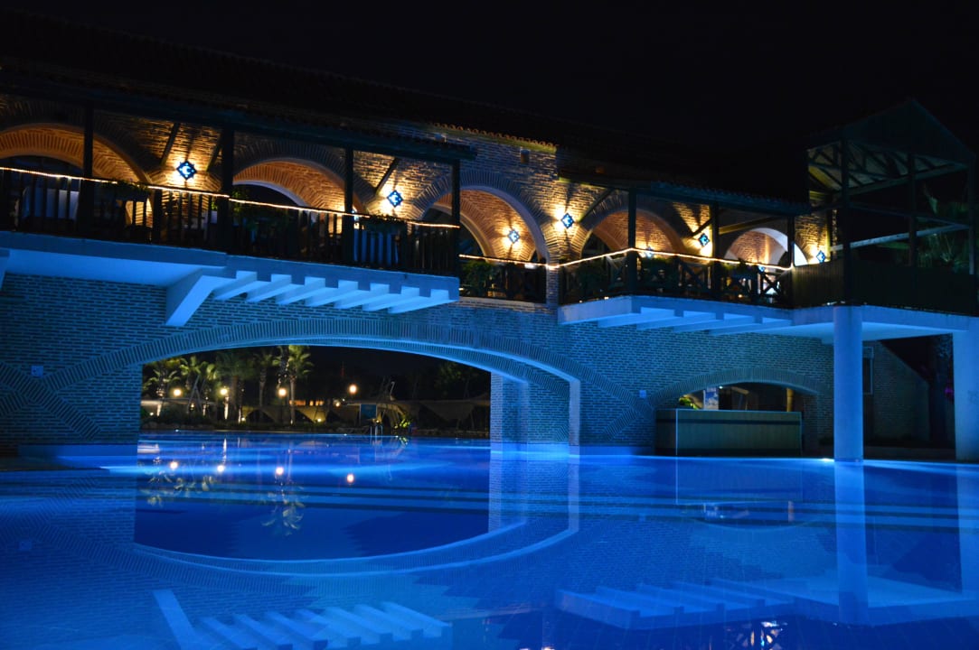 Restaurant mit Pool Limak Limra Hotel & Resort