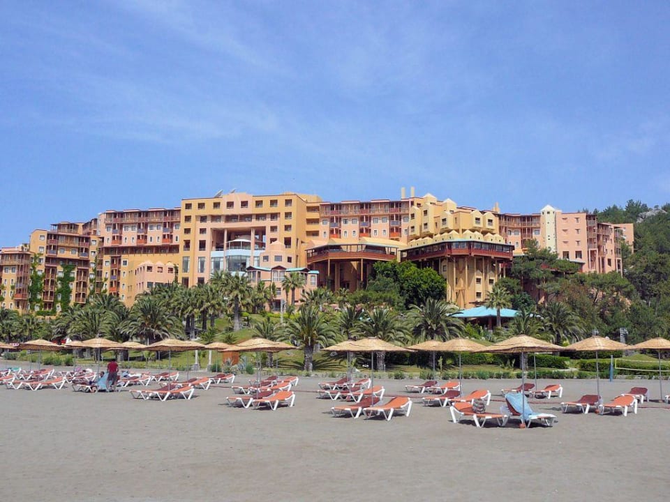 Strand mit Hauptgebäude ROBINSON SARIGERME PARK