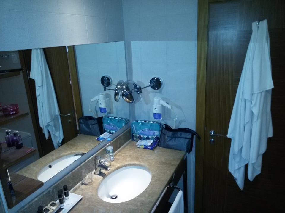 Zimmer Kamelya Aishen Club