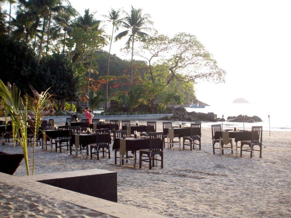 Nachtessen am Strand Hotel The Dewa Koh Chang