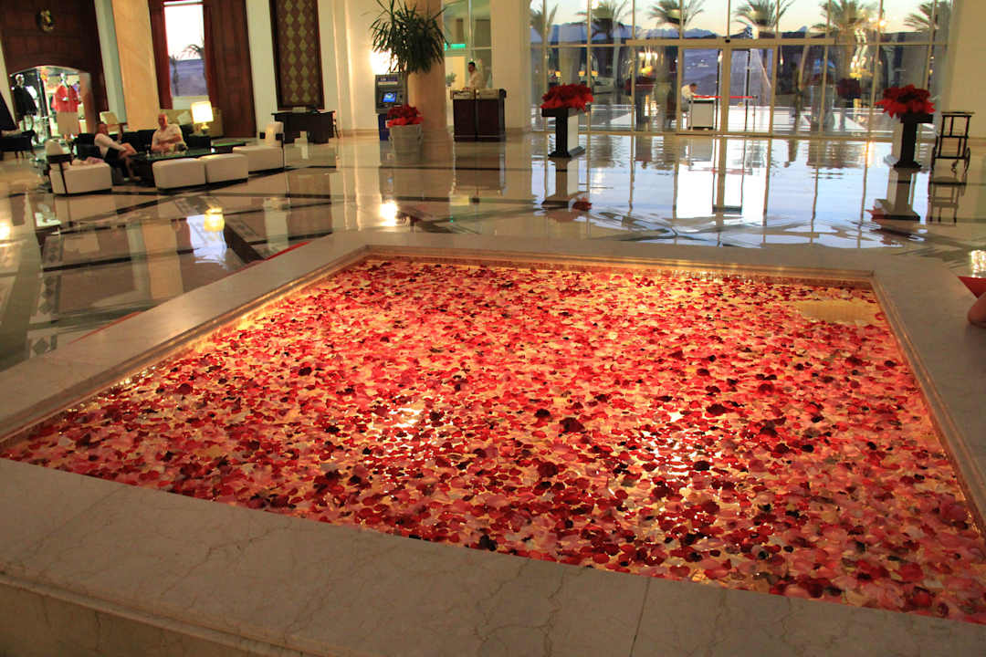 Ein Meer voller Rosenblätter Premier Le Reve Hotel & Spa