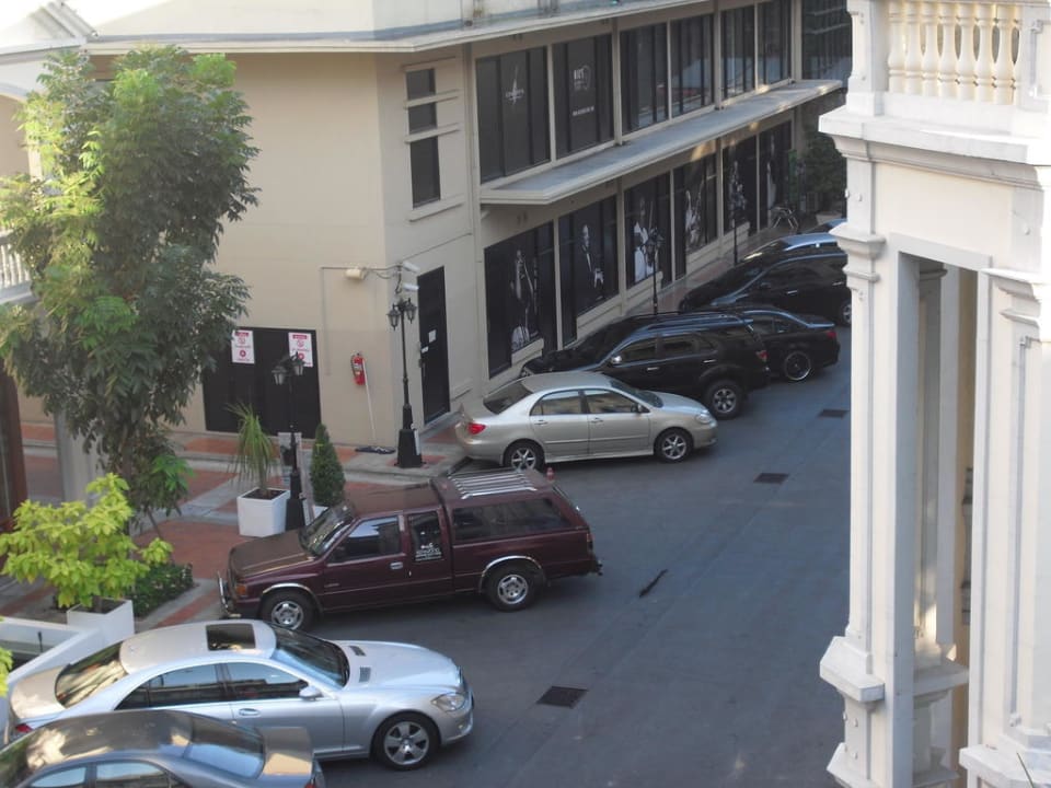 Blick vom Balkon Hotel The Heritage Baan Silom