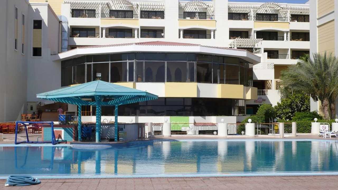 Pool  & Restaurant SUNRISE Holidays Resort (Adults Only)