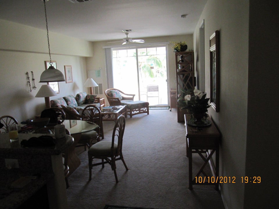 Wohnbereich mit Blick zur Terrasse Fairway Villas Waikoloa by Outrigger