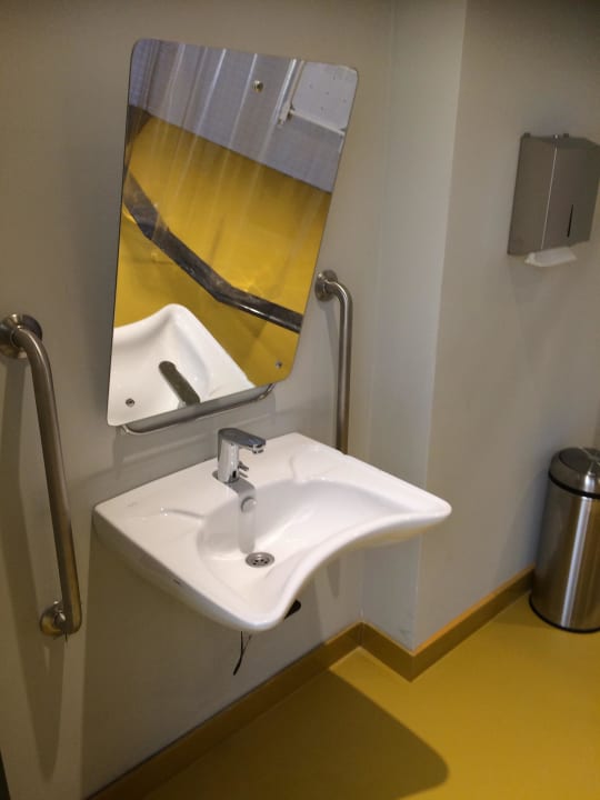 Behindertengerechtes WC im Aquapark The Land of Legends Kingdom Hotel